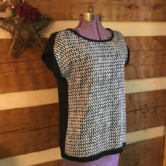 Diane Von Furstenberg Stretch Silk B/W Top - Picture 3 of 9